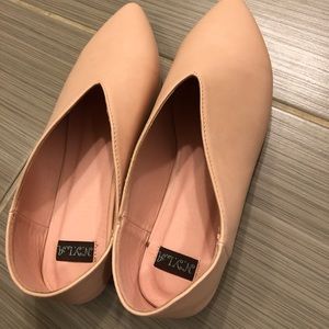 Nyla pink v cut flats